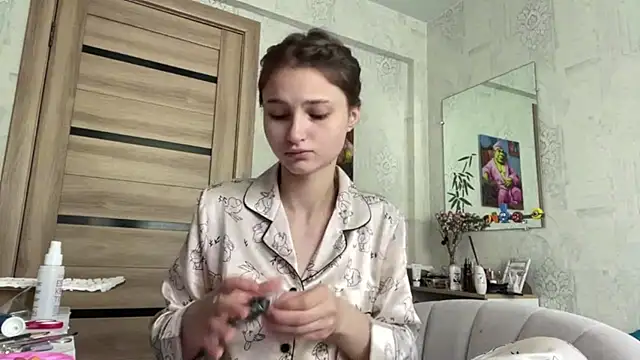 Chat soba uživo modela HeIen_cute