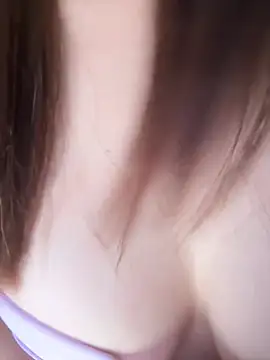 Emily_99 Adlı Modelin Canlı Sohbet Odası