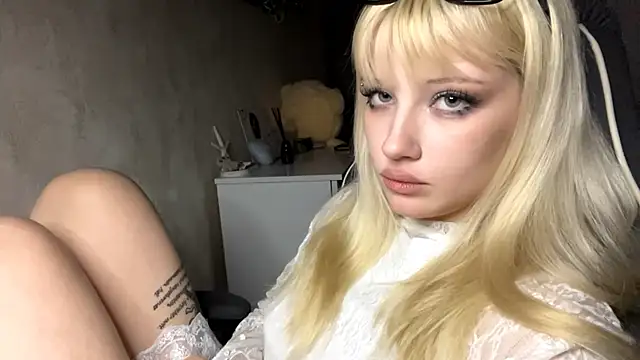 חדר צ'אט בשידור חי של AngelicaMells