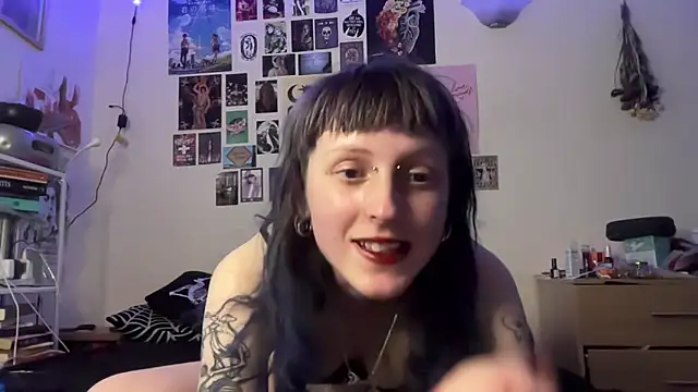 batzy666 Adlı Modelin Canlı Sohbet Odası