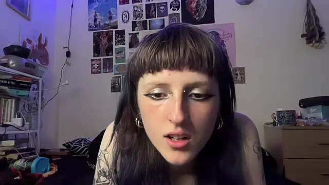batzy666 Adlı Modelin Canlı Sohbet Odası