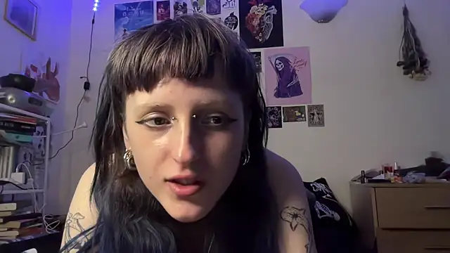 batzy666 Adlı Modelin Canlı Sohbet Odası