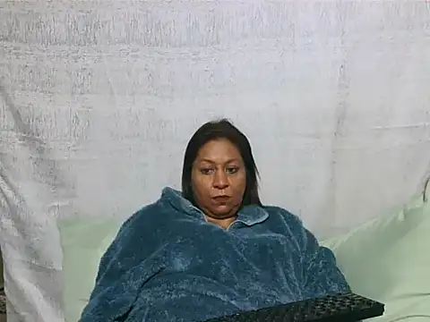 IndianSexyMilf69 чат на живо