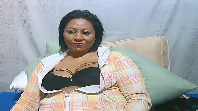 IndianSexyMilf69 чат на живо