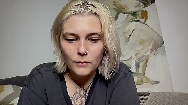 Ella_Bloom Adlı Modelin Canlı Sohbet Odası