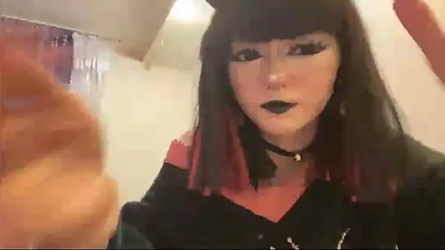 غرفة دردشة HolyCute المباشرة