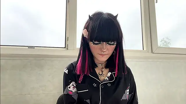 HolyCute: δωμάτιο απευθείας συνομιλίας