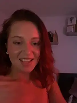 הופעת סקס קאם בשידור חי של PoisonIvy_x