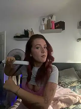 חדר צ'אט בשידור חי של PoisonIvy_x