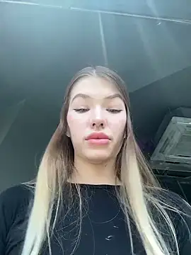 Dreamy_Mia's Live Chat Room