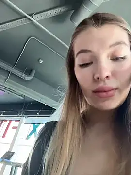 غرفة دردشة Dreamy_Mia المباشرة