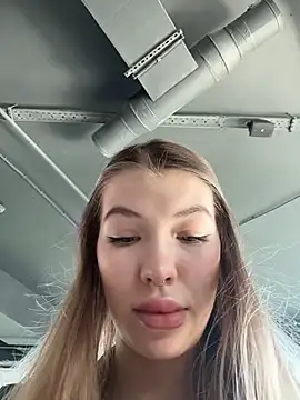 Dreamy_Mia élő chatszobája