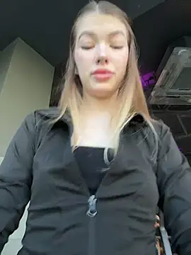 ห้องแชทสดของ Dreamy_Mia