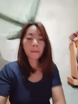 -Trinina- Adlı Modelin Canlı Sohbet Odası