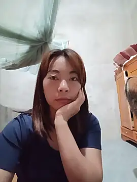 -Trinina-'s Live Chat Room