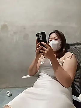 -Trinina-'s Live Chat Room