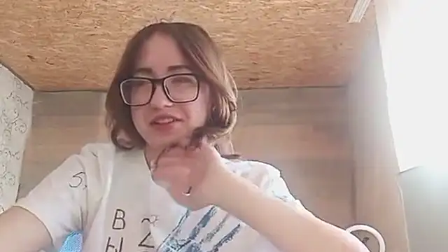 Онлайн чат OliviaMoment