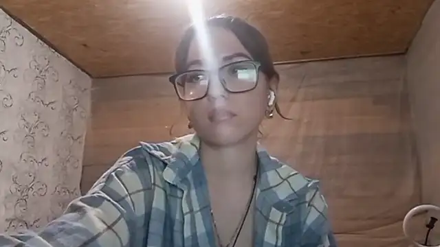 OliviaMoment Adlı Modelin Canlı Sohbet Odası