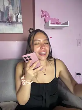 Marianela_Pink Adlı Modelin Canlı Sohbet Odası
