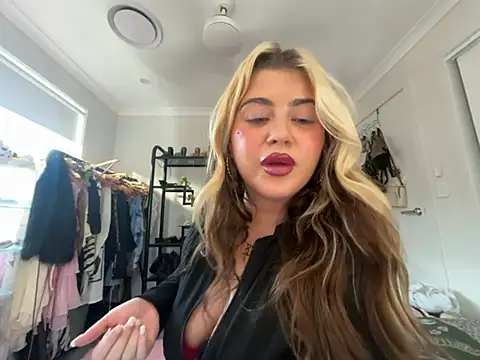 Živá chatovací místnost luckygigi
