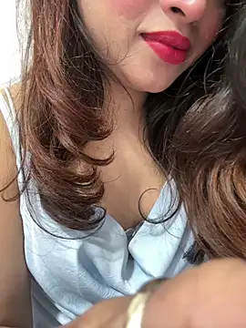 Yours_riya11 Adlı Modelin Canlı Sohbet Odası