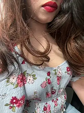 Yours_riya11 Adlı Modelin Canlı Sohbet Odası
