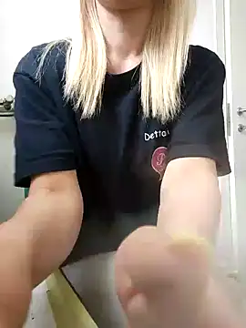 Blondi_my Adlı Modelin Canlı Sohbet Odası