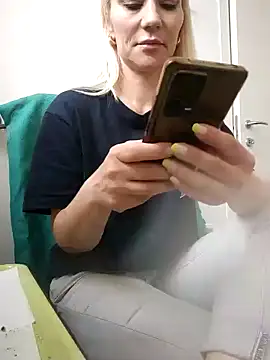 Blondi_my Adlı Modelin Canlı Sohbet Odası