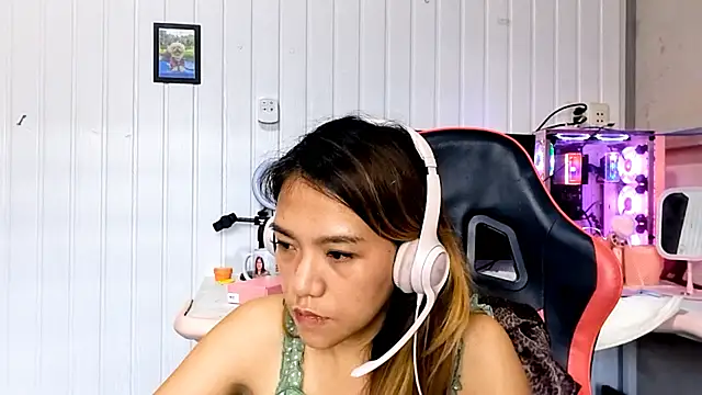ห้องแชทสดของ CassaundraWhitehead