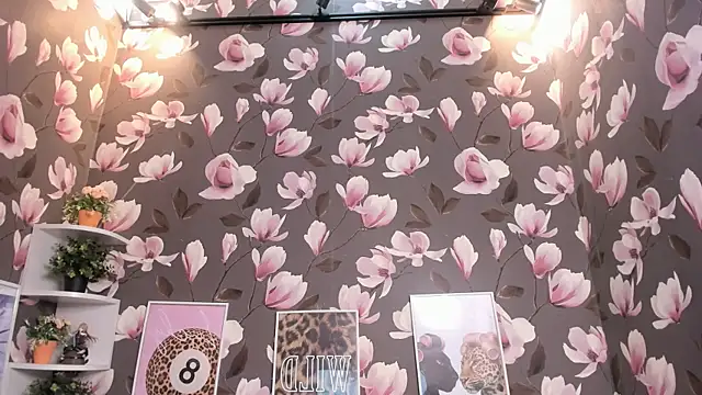 Naomi_Viz's Live Chat Room