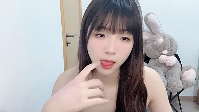 Louise-3's Live Chat Room
