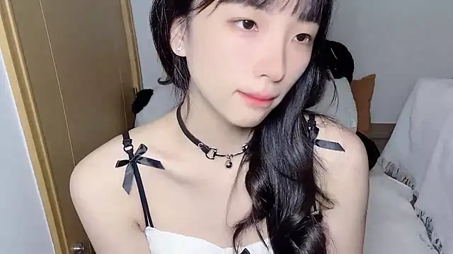 Louise-3 Live chatroom