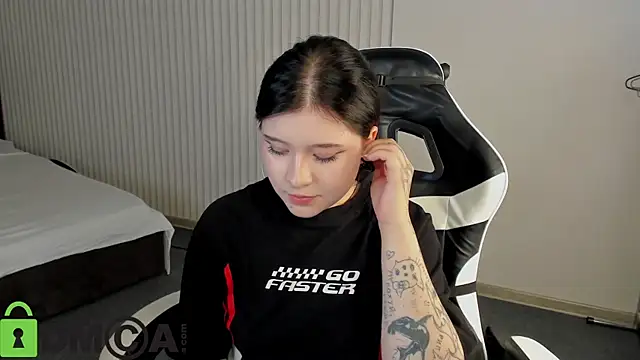 ห้องแชทสดของ Kylie-Voss
