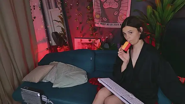Emi_Mi_ Adlı Modelin Canlı Sohbet Odası