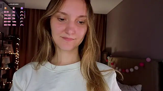 חדר צ'אט בשידור חי של JenevaLitalien