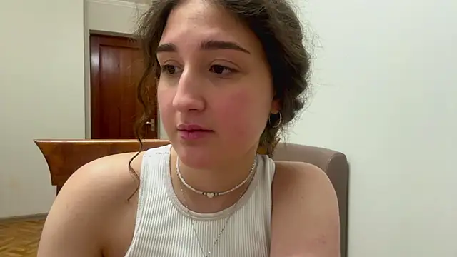 AnnaMaccoil's Live Chat Room