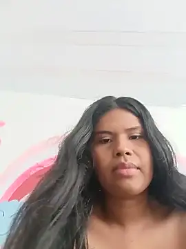julietta2411 Adlı Modelin Canlı Sohbet Odası