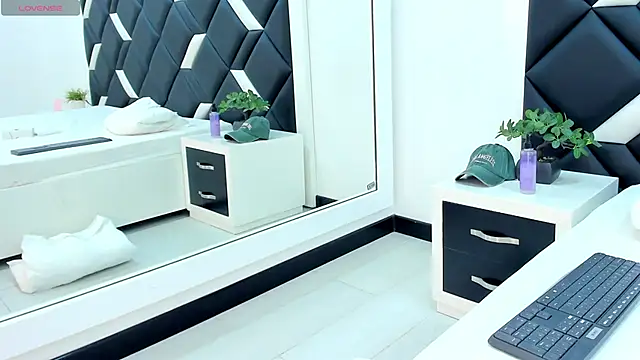 CarlaLinares Adlı Modelin Canlı Sohbet Odası