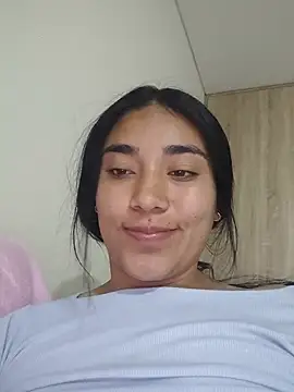 Kayle_Aurora Adlı Modelin Canlı Sohbet Odası