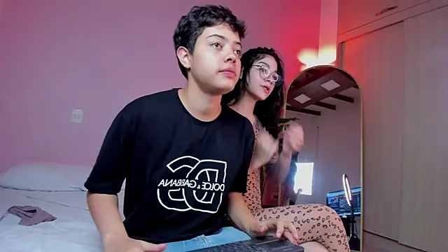 غرفة دردشة wet_kiiss المباشرة