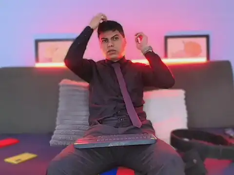 Seks show uživo modela AquilesTaylor na kameri