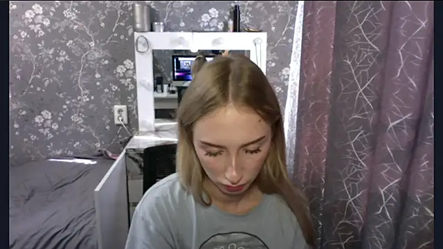 JennaLomeri's Live Chat Room