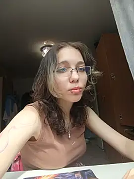 AliceCutness Adlı Modelin Canlı Sohbet Odası