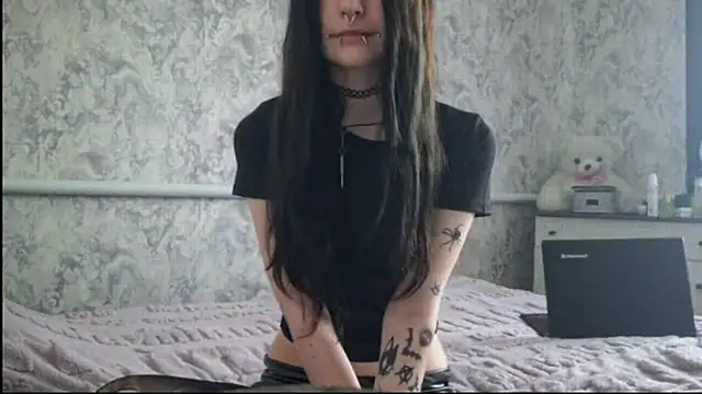 KrissyHiott's Live Chat Room