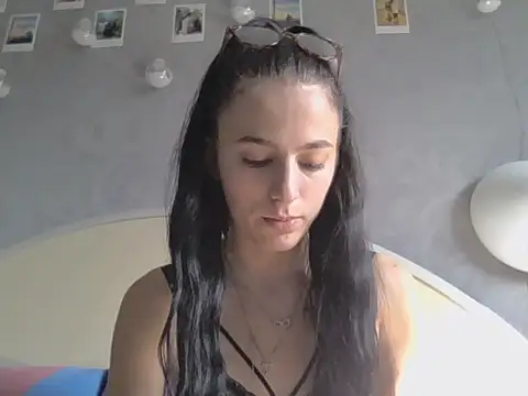 Seks show uživo modela lana1180 na kameri