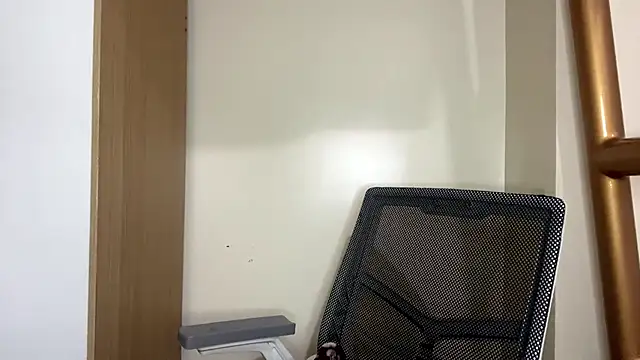 KrystaDonnellan Adlı Modelin Canlı Sohbet Odası