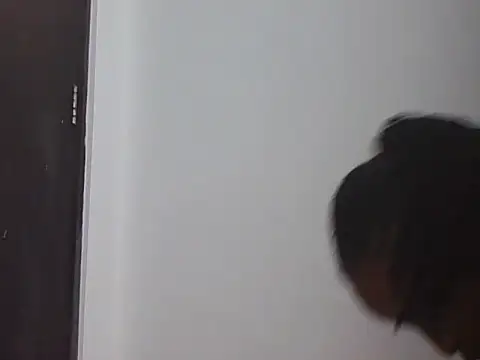 חדר צ'אט בשידור חי של Alittlestarr_sexxy