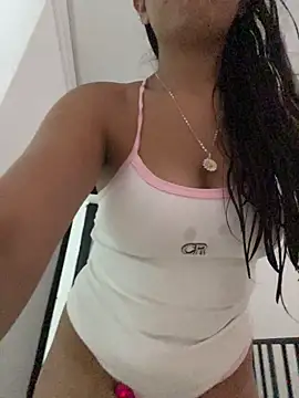 Alina-KITTY Adlı Modelin Canlı Sohbet Odası
