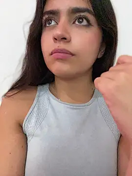 Alina-KITTY Adlı Modelin Canlı Sohbet Odası