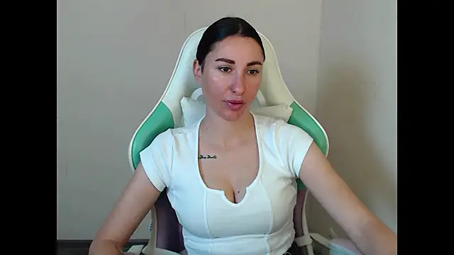 Sala de chat en directo de Cammil1a_horn